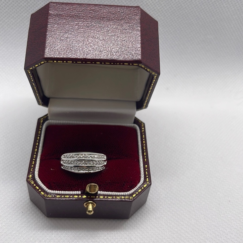 10K white gold diamond ring